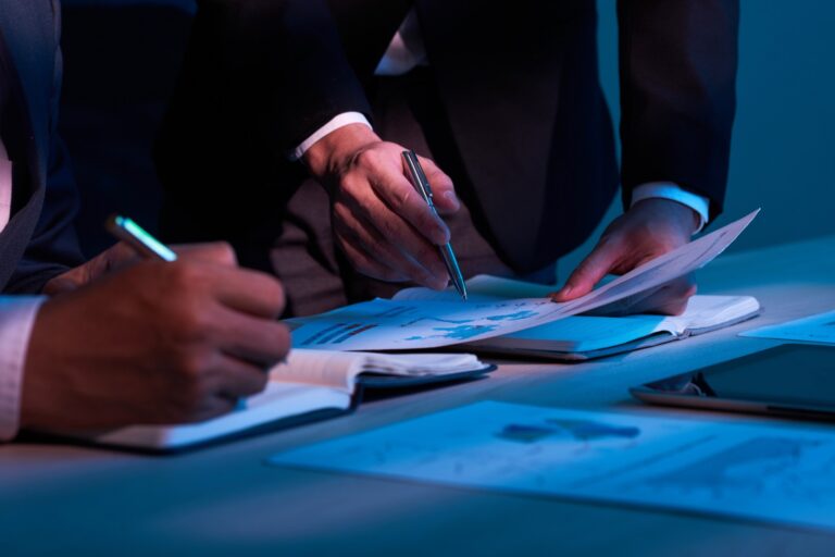 Publicidade global deve chegar a US$ 1,4 trilhão até 2030, diz PwC